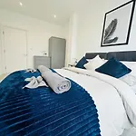 Spacious Central Apartment Close To Major Station