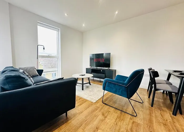 Spacious Central Apartment Close To Major Station