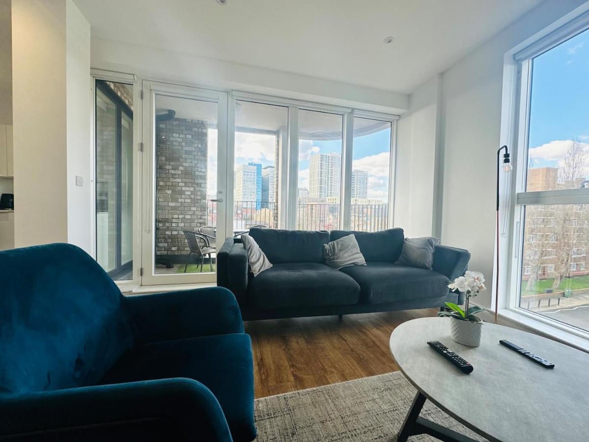 Spacious Close To Major Station Appartamento Londra