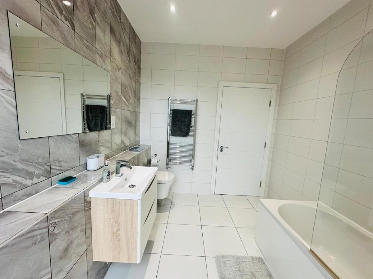 Appartamento Spacious Close To Major Station *