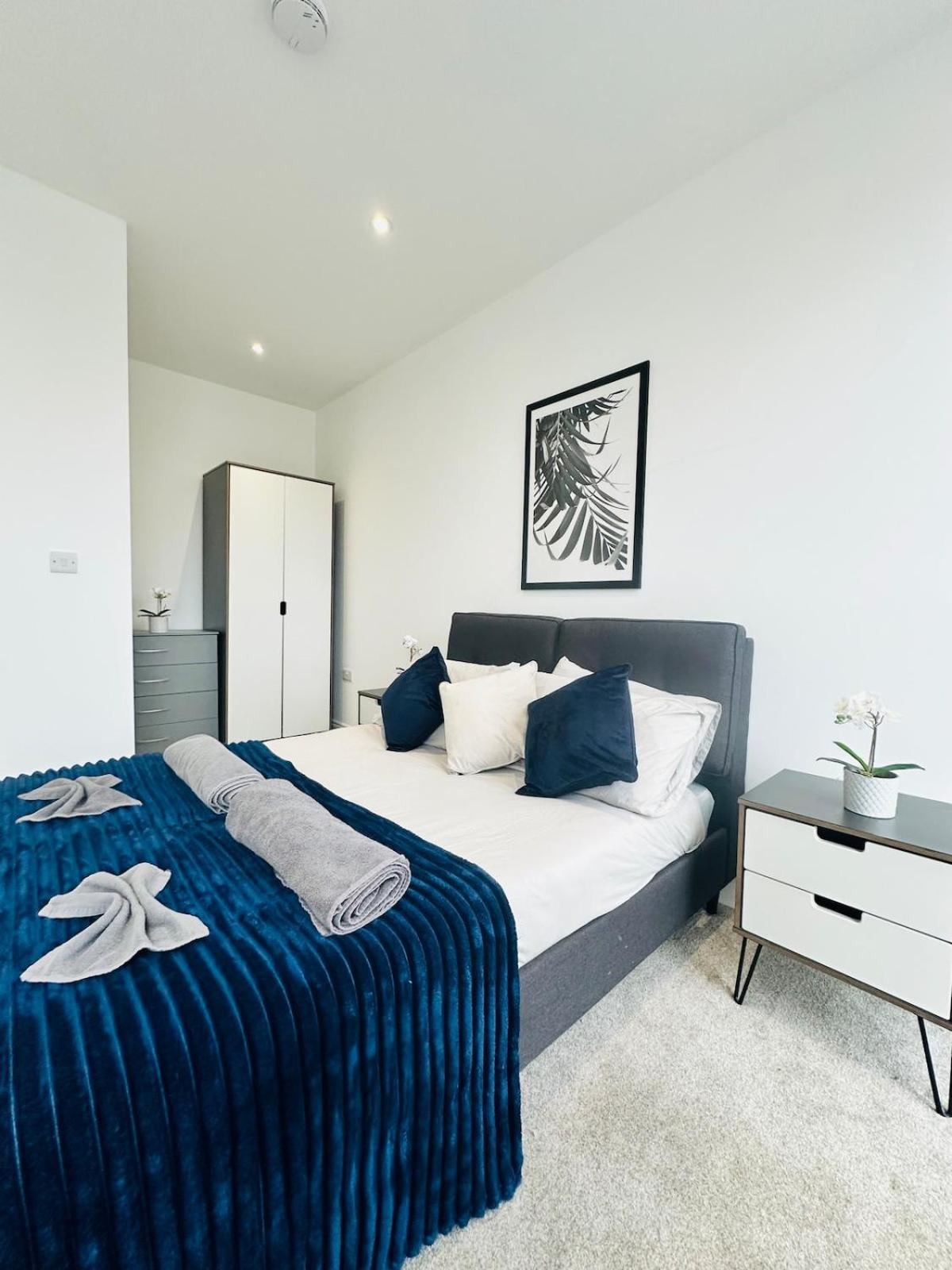 Spacious Close To Major Station Apartment